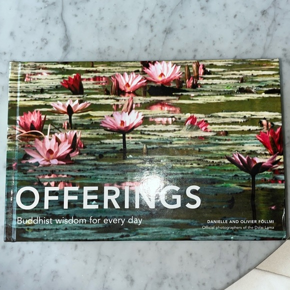 Offerings: Buddhist Wisdom for Every Day - Picture 2 of 2